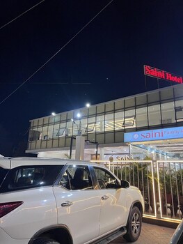 saini hotel