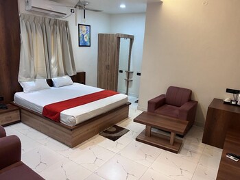 saini hotel