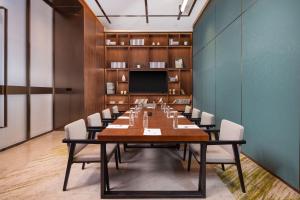 hilton garden inn shanghai high speed east railway station