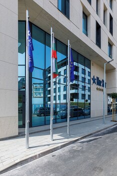 blue star luxury hotel 4