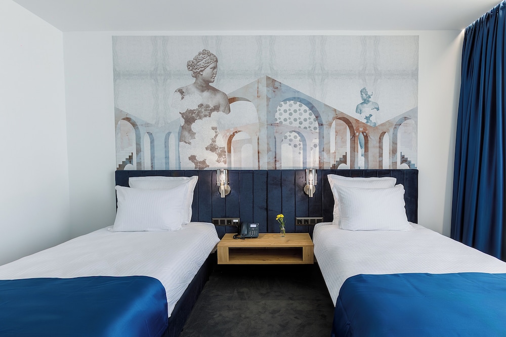 blue star luxury hotel 4