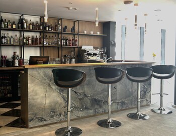 blue star luxury hotel 4