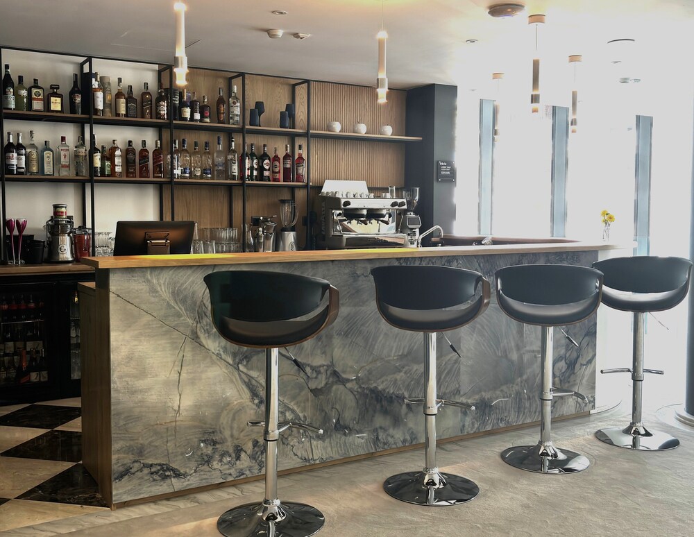 blue star luxury hotel 4