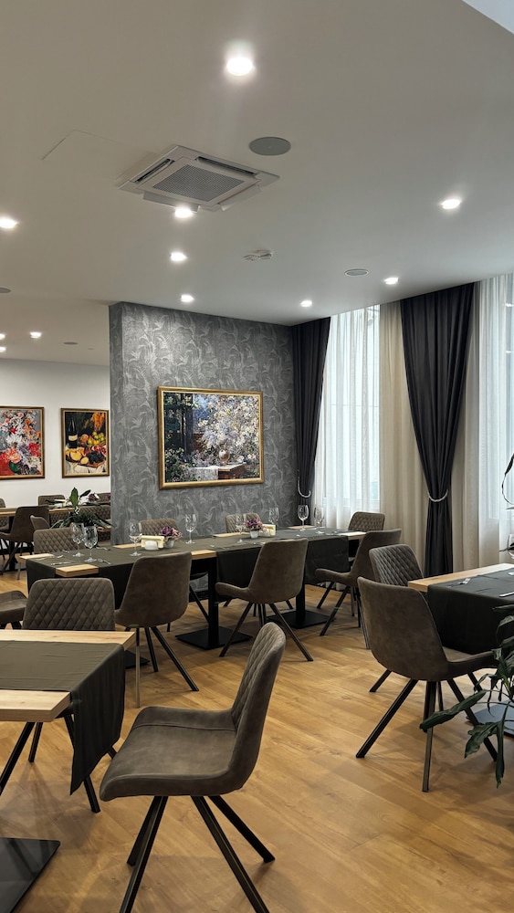 blue star luxury hotel 4