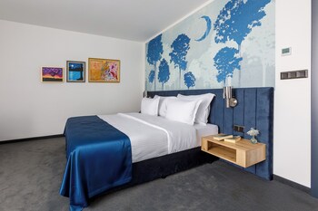 blue star luxury hotel 4