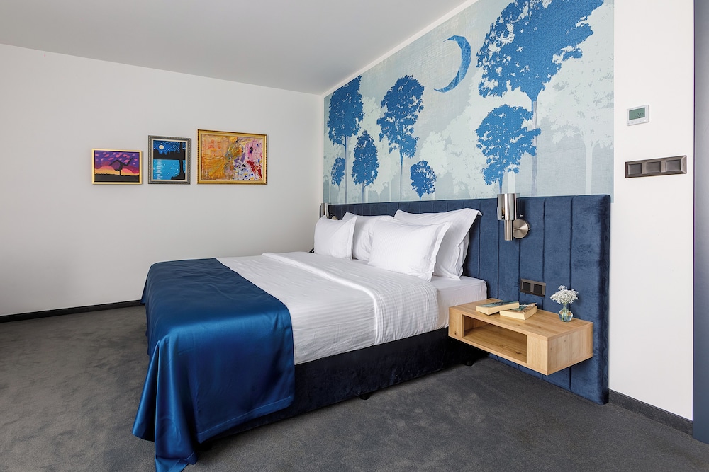 blue star luxury hotel 4