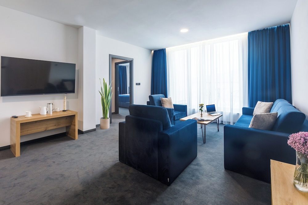 blue star luxury hotel 4