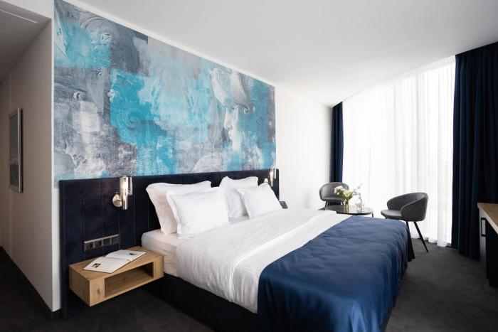 blue star luxury hotel 4