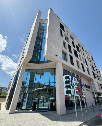 blue star luxury hotel 4