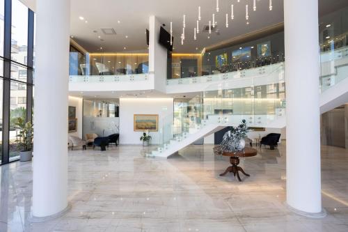 blue star luxury hotel 4