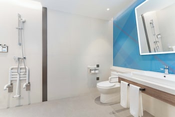 holiday inn express wuhan jinyin lake an ihg hotel