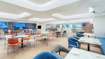 holiday inn express wuhan jinyin lake an ihg hotel