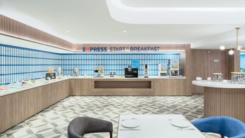 holiday inn express wuhan jinyin lake an ihg hotel