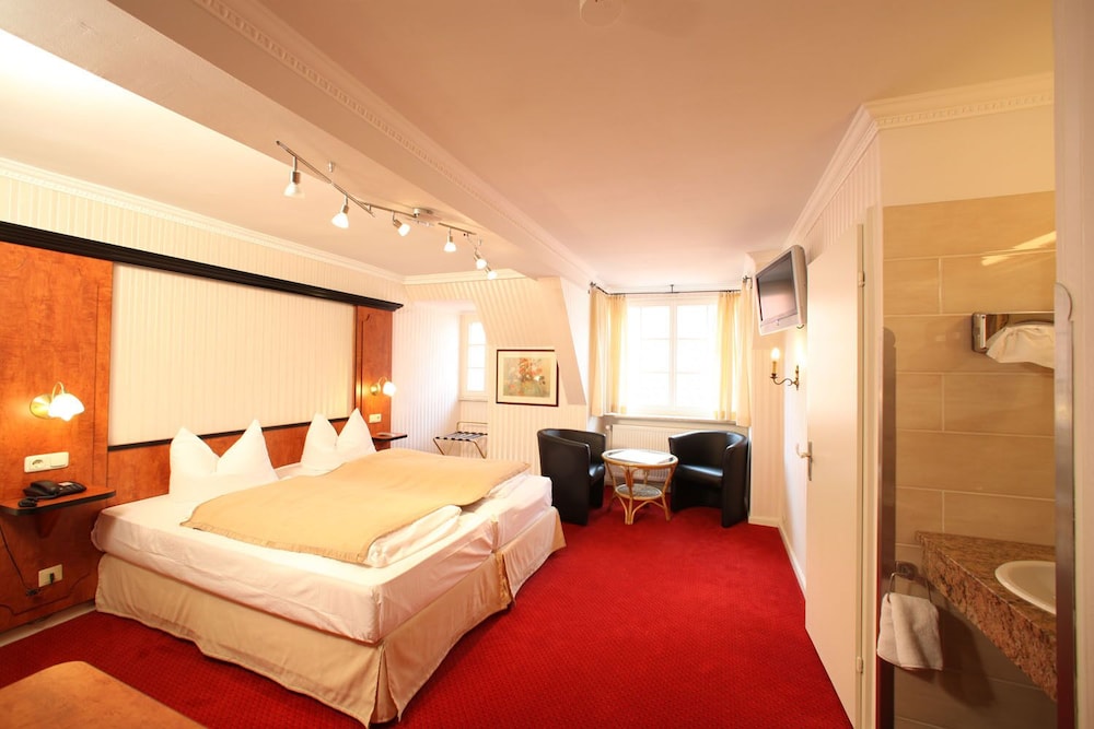 hotel goldener hirsch