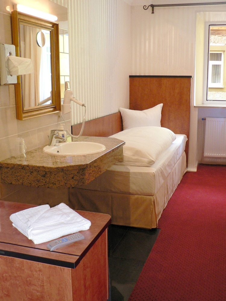 hotel goldener hirsch