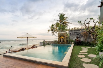 utama villas beach front candidasa