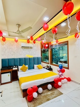 The Crown Hotel,,3 star