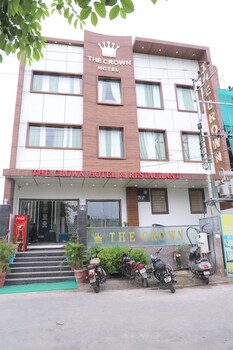 The Crown Hotel,,3 star