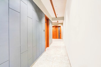 relax inn drive in road