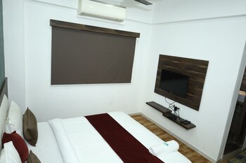 hotel dev palace ahmedabad