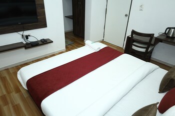 hotel dev palace ahmedabad