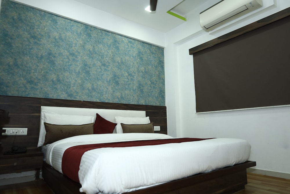 hotel dev palace ahmedabad