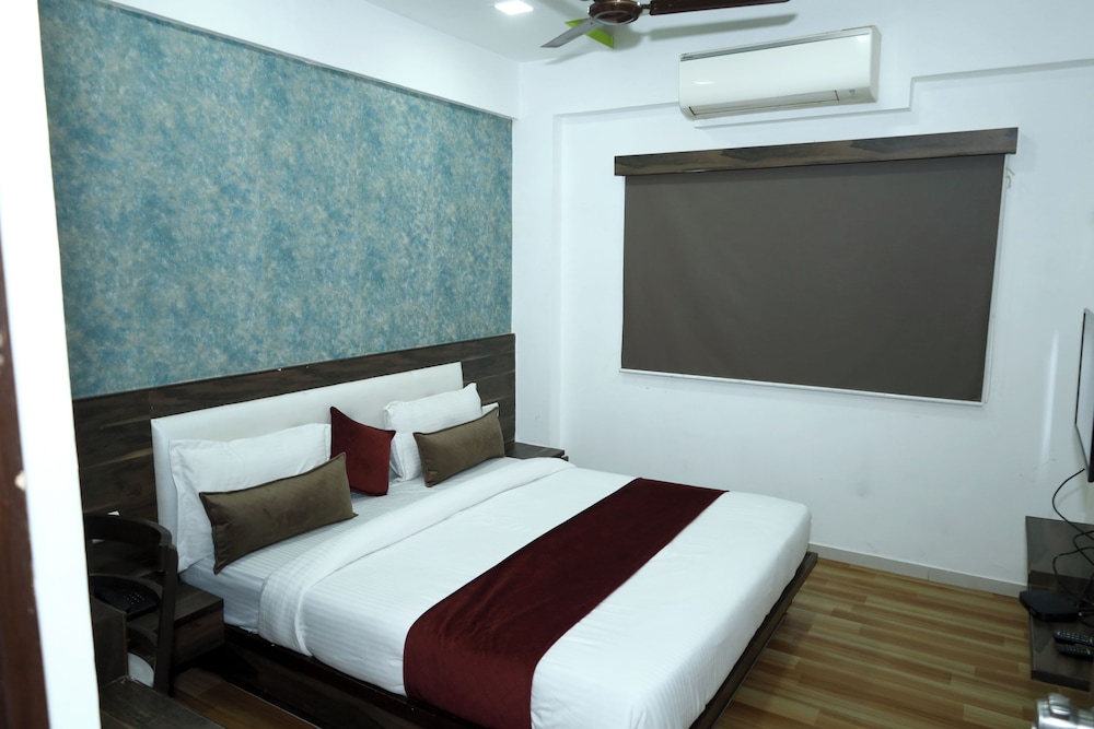 hotel dev palace ahmedabad