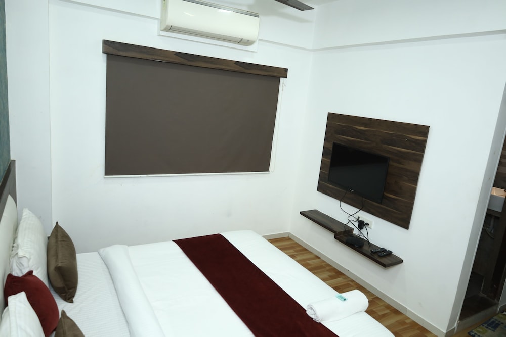 hotel dev palace ahmedabad