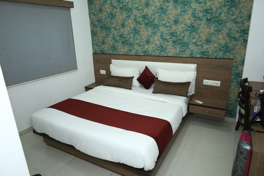 hotel dev palace ahmedabad