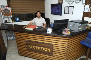 hotel dev palace ahmedabad