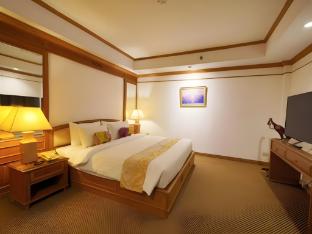 riverside bangkok hotel