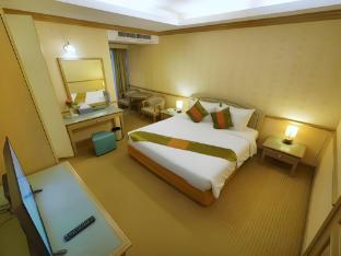 riverside bangkok hotel
