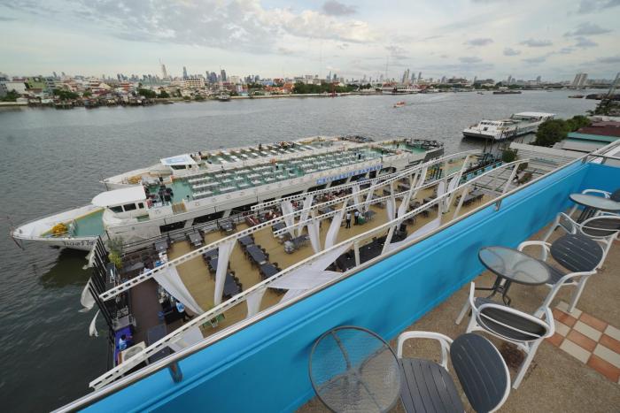 riverside bangkok hotel