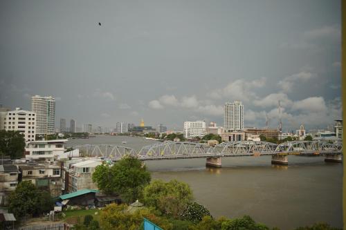 riverside bangkok hotel