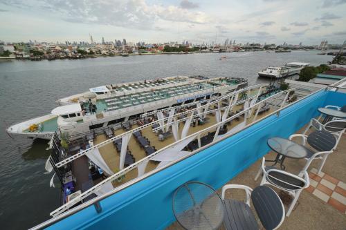 riverside bangkok hotel