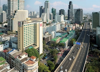 hilton garden inn bangkok silom