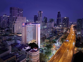 hilton garden inn bangkok silom