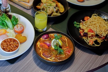 hilton garden inn bangkok silom