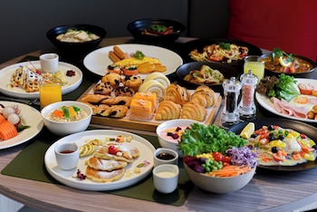 hilton garden inn bangkok silom