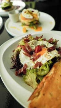 hilton garden inn bangkok silom