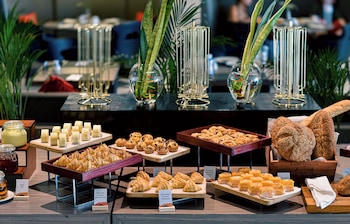 hilton garden inn bangkok silom