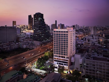 hilton garden inn bangkok silom