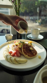 hilton garden inn bangkok silom