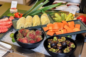 hilton garden inn bangkok silom