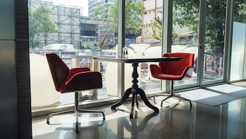 hilton garden inn bangkok silom