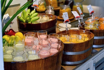 hilton garden inn bangkok silom