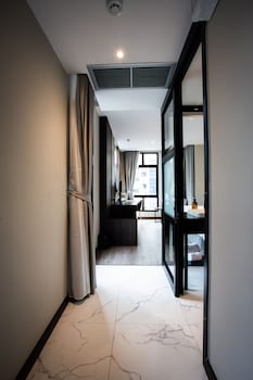 sam e hotel bangkok sathorn