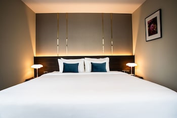 sam e hotel bangkok sathorn