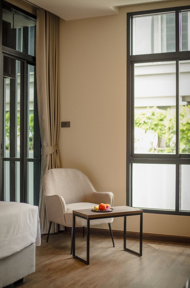 sam e hotel bangkok sathorn