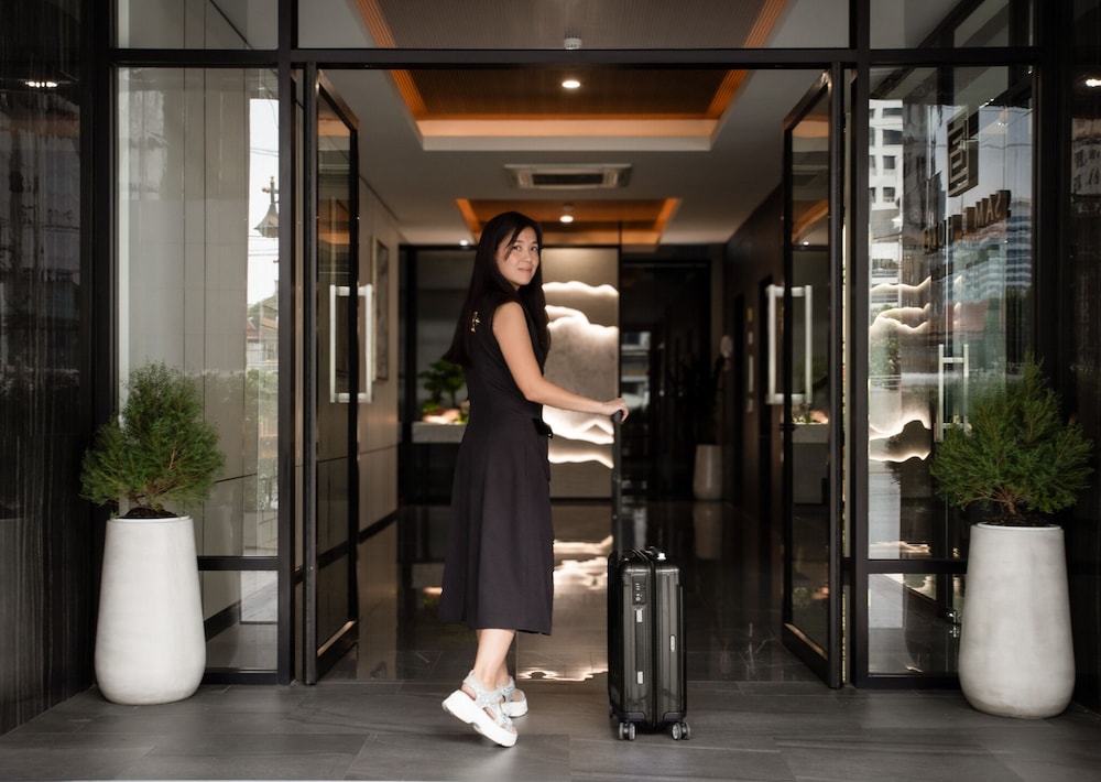 sam e hotel bangkok sathorn
